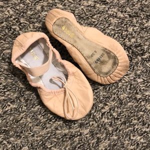 Toddler dance shoes.